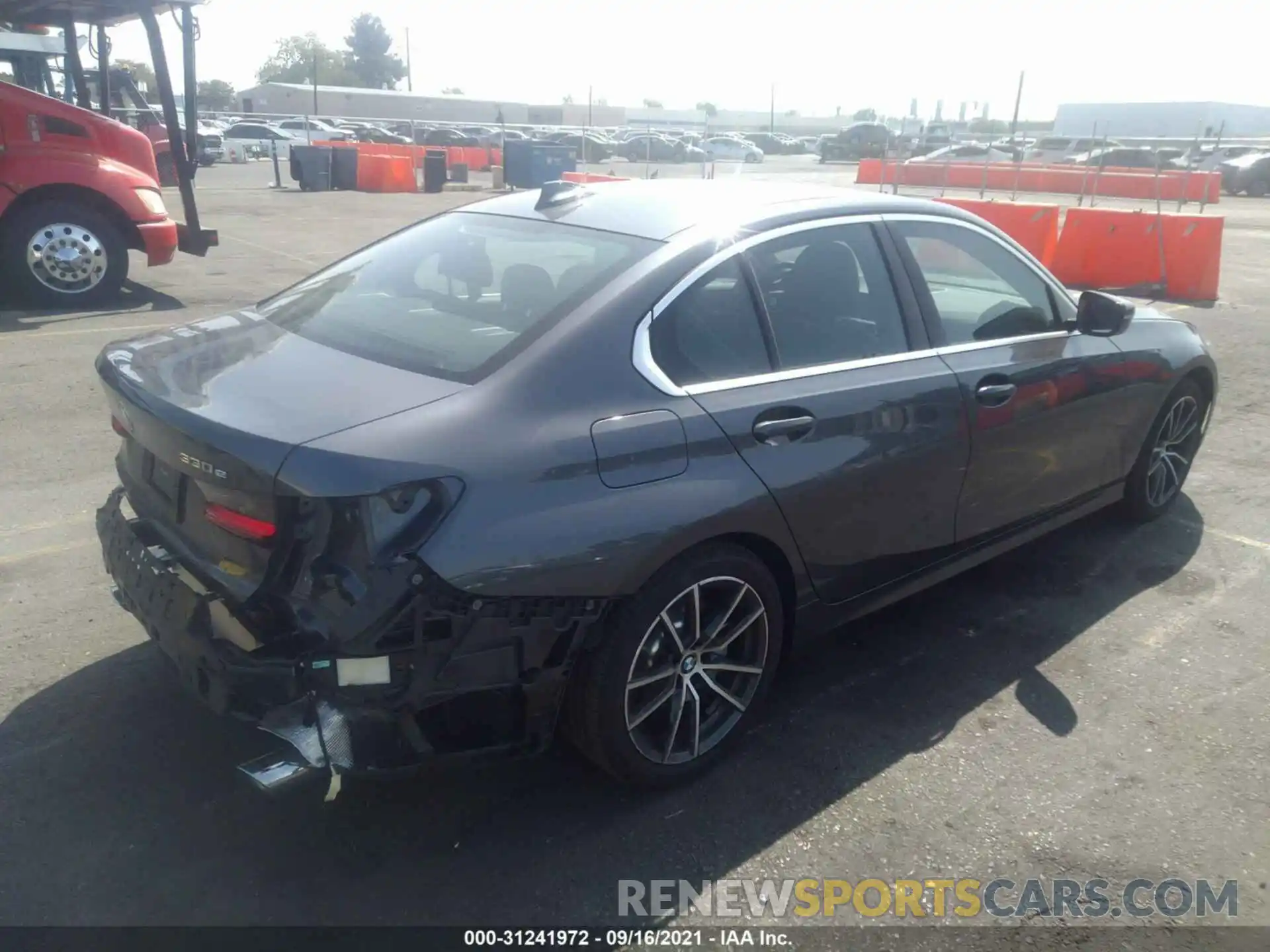 4 Photograph of a damaged car 3MW5P7J07M8C04554 BMW 3 SERIES 2021