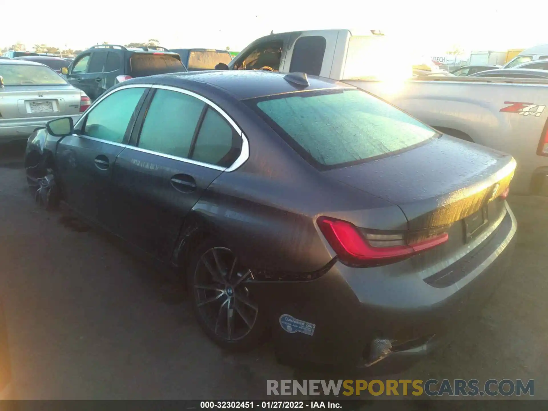 3 Photograph of a damaged car 3MW5P7J09M8B81584 BMW 3 SERIES 2021