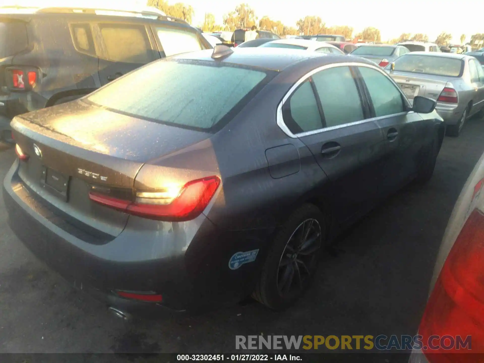 4 Photograph of a damaged car 3MW5P7J09M8B81584 BMW 3 SERIES 2021