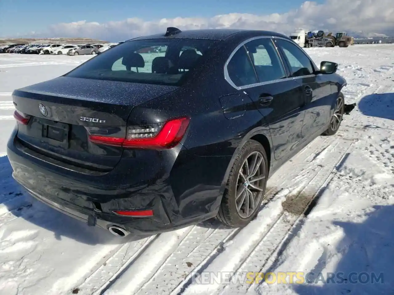 4 Photograph of a damaged car 3MW5P9J02M8B86430 BMW 3 SERIES 2021