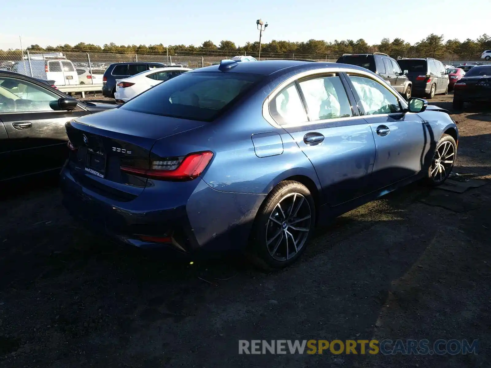 4 Photograph of a damaged car 3MW5P9J05M8B64356 BMW 3 SERIES 2021