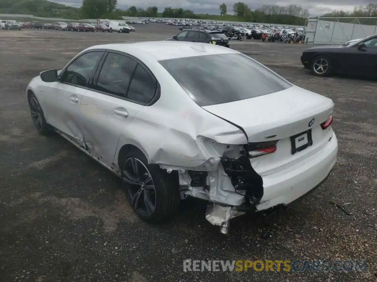 3 Photograph of a damaged car 3MW5P9J06M8B64527 BMW 3 SERIES 2021