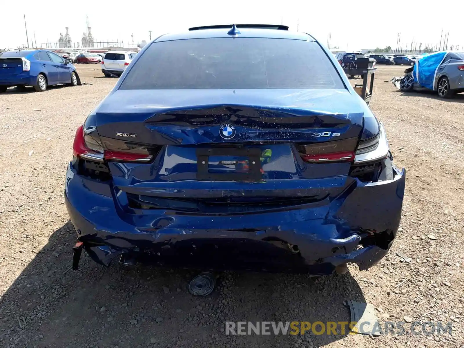 9 Photograph of a damaged car 3MW5P9J06M8B82106 BMW 3 SERIES 2021