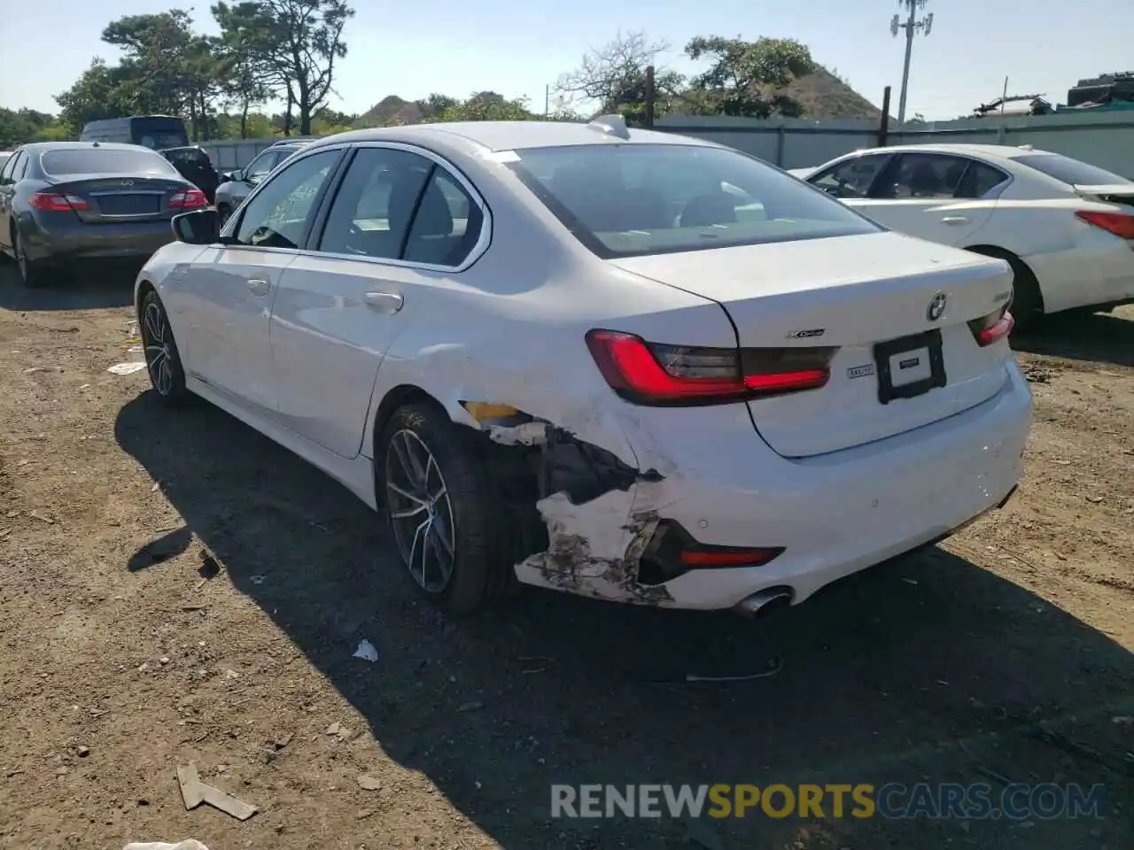 3 Photograph of a damaged car 3MW5P9J07M8B61328 BMW 3 SERIES 2021