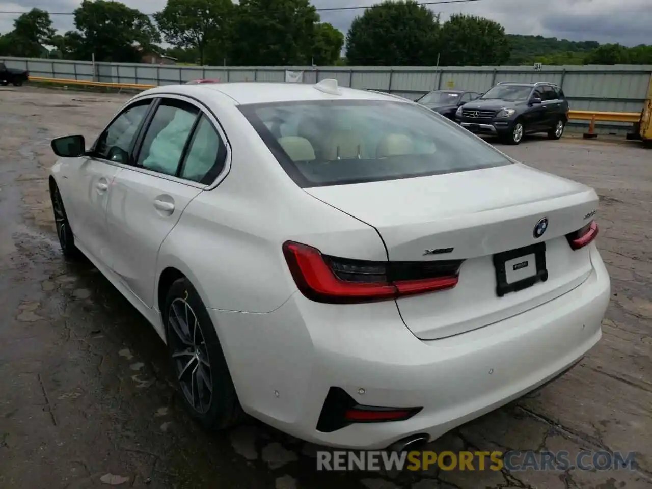 3 Photograph of a damaged car 3MW5P9J09M8B97795 BMW 3 SERIES 2021