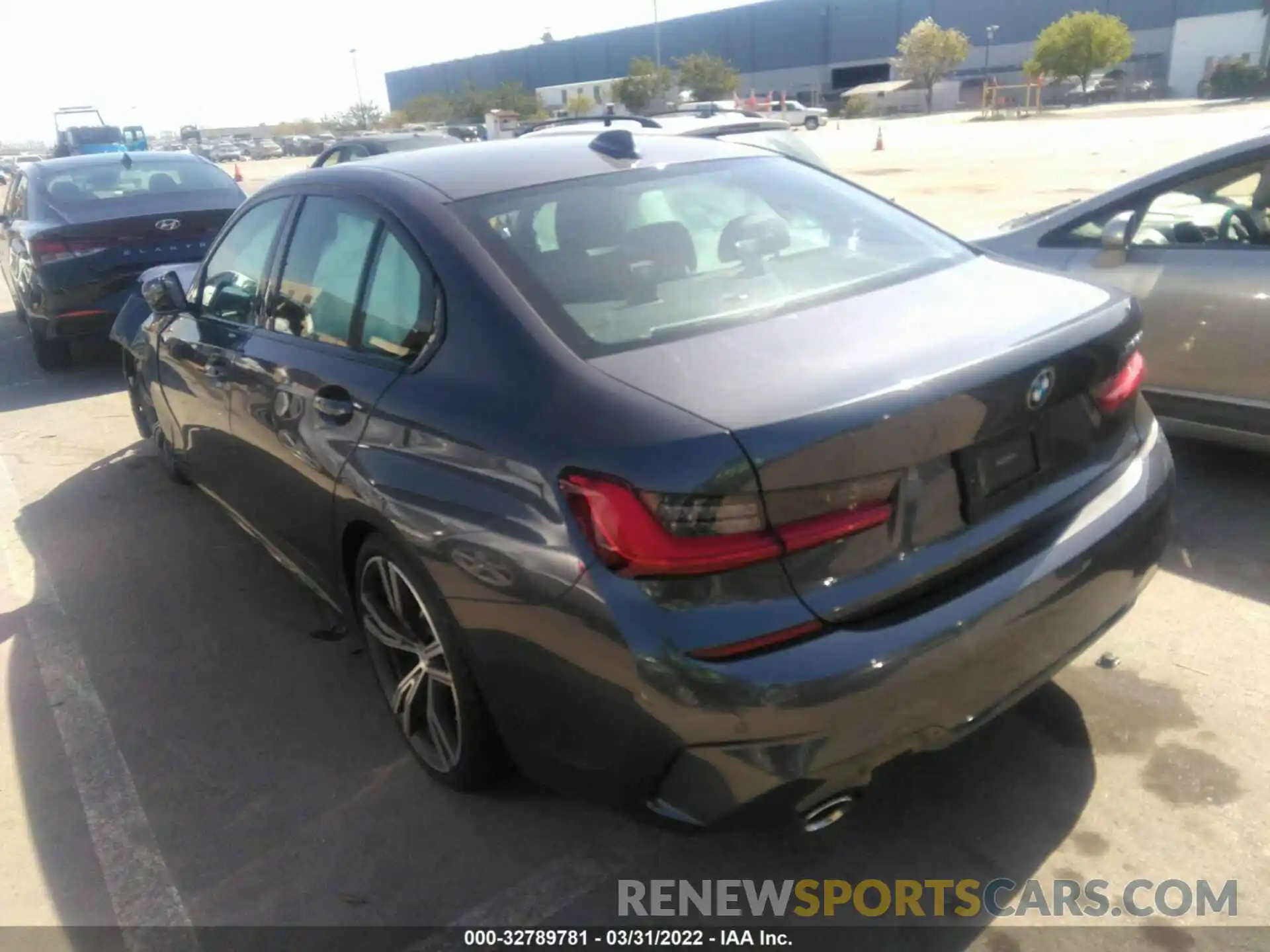 3 Photograph of a damaged car 3MW5R1J01M8B72448 BMW 3 SERIES 2021