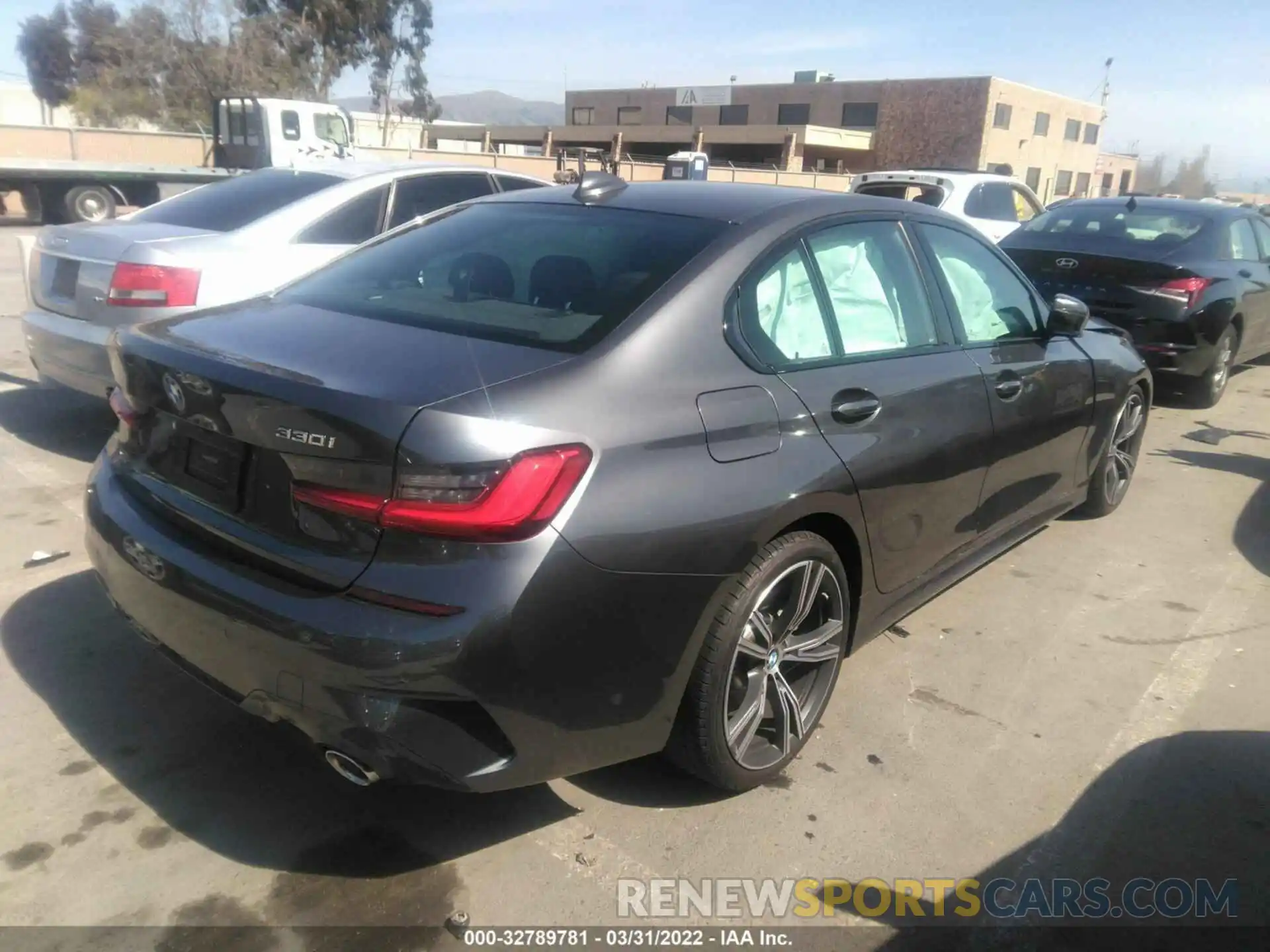 4 Photograph of a damaged car 3MW5R1J01M8B72448 BMW 3 SERIES 2021