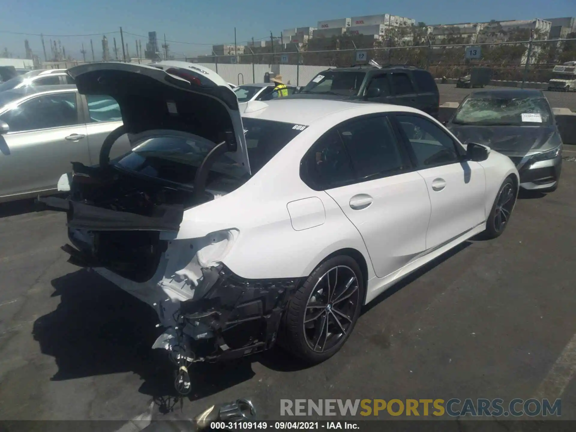 4 Photograph of a damaged car 3MW5R1J01M8B73177 BMW 3 SERIES 2021