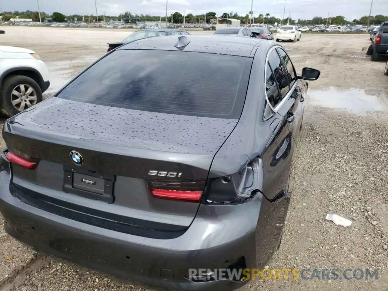 4 Photograph of a damaged car 3MW5R1J01M8B92389 BMW 3 SERIES 2021