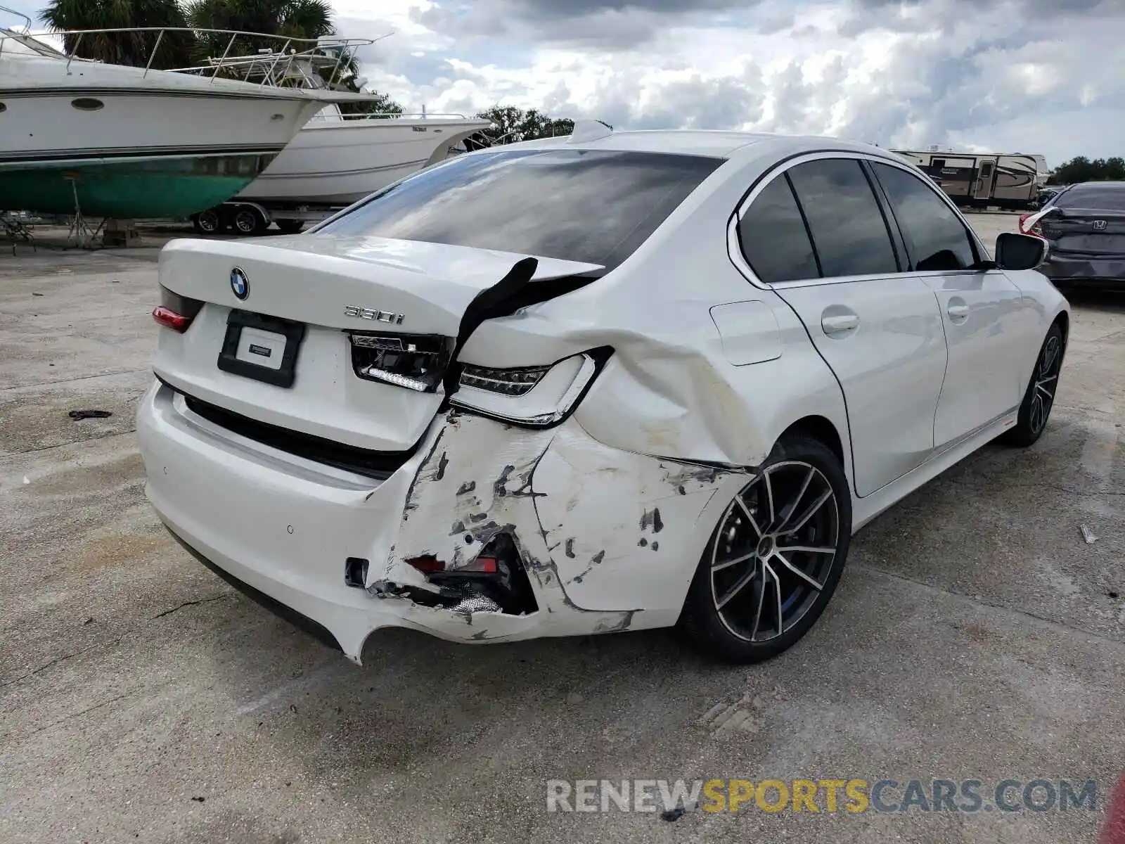 4 Photograph of a damaged car 3MW5R1J02M8B49762 BMW 3 SERIES 2021