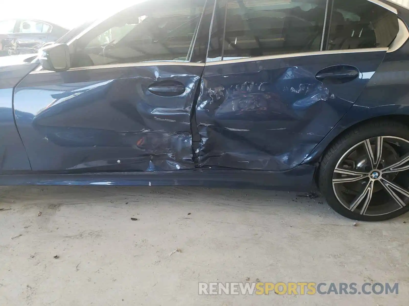 10 Photograph of a damaged car 3MW5R1J02M8B50670 BMW 3 SERIES 2021