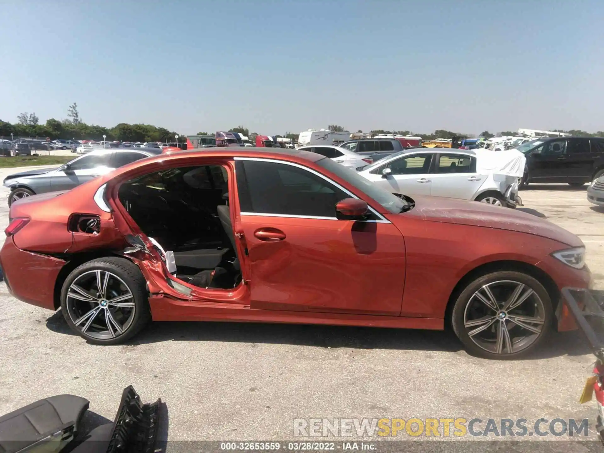 6 Photograph of a damaged car 3MW5R1J02M8B68070 BMW 3 SERIES 2021