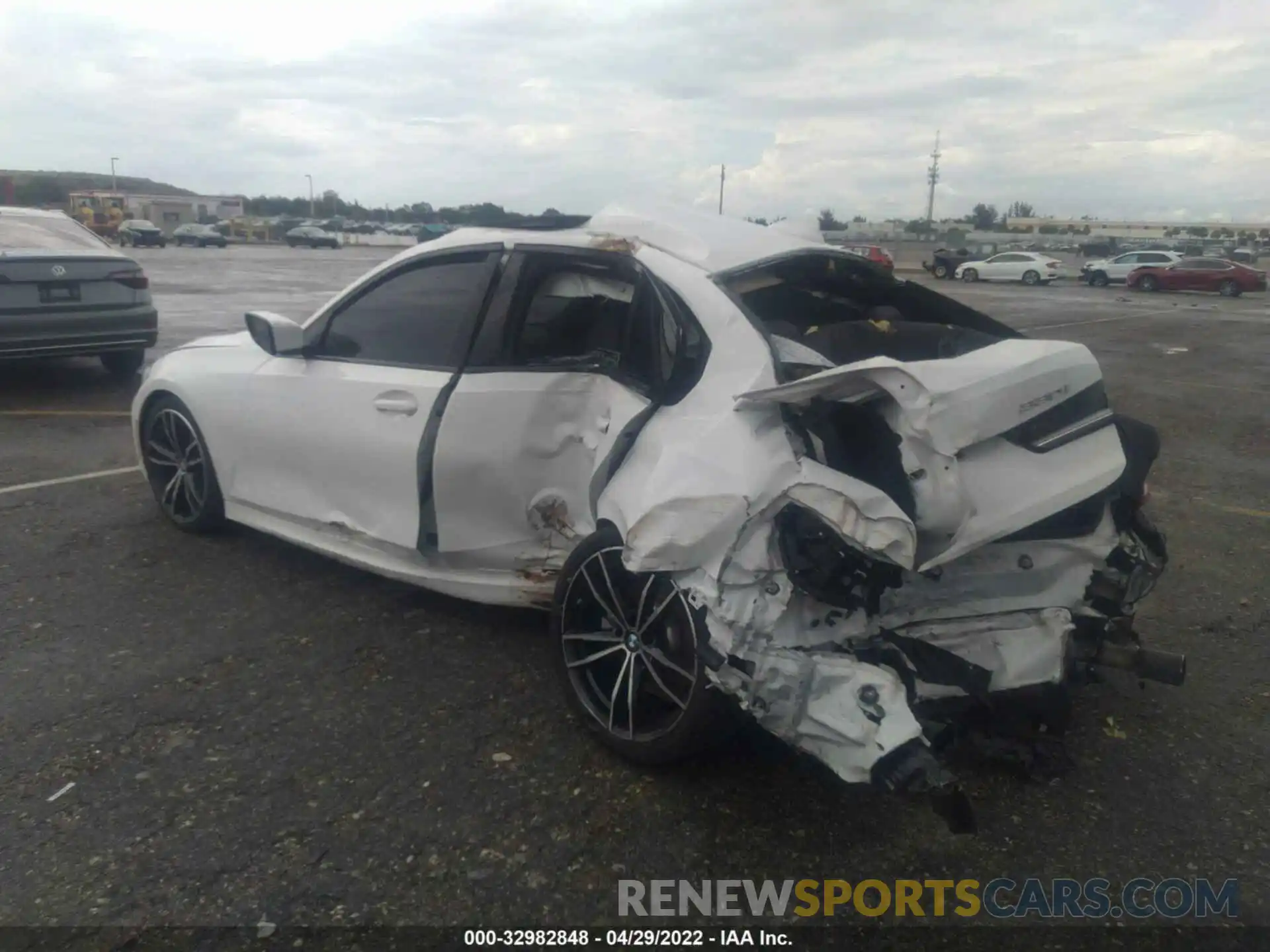 3 Photograph of a damaged car 3MW5R1J02M8B73494 BMW 3 SERIES 2021