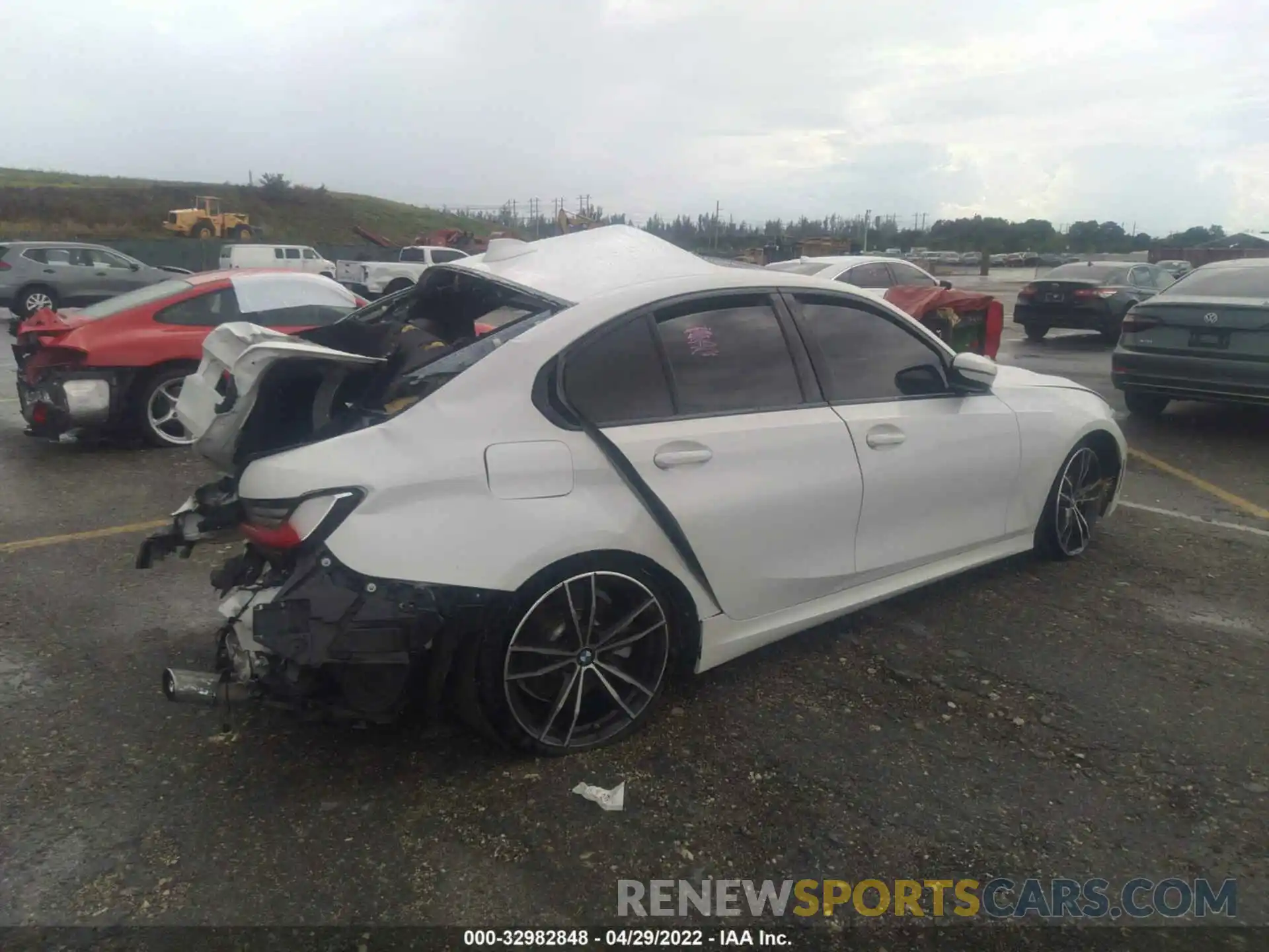 4 Photograph of a damaged car 3MW5R1J02M8B73494 BMW 3 SERIES 2021