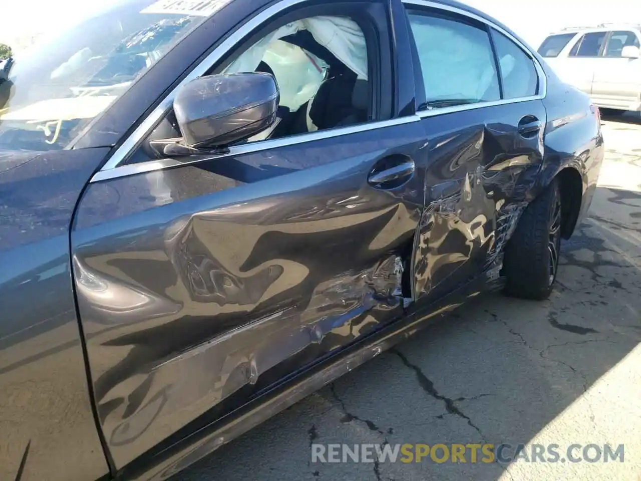 9 Photograph of a damaged car 3MW5R1J02M8B82440 BMW 3 SERIES 2021