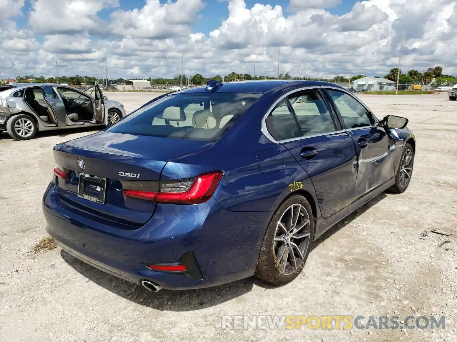 4 Photograph of a damaged car 3MW5R1J03M8B50614 BMW 3 SERIES 2021