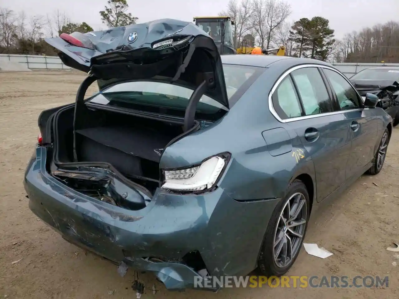 4 Photograph of a damaged car 3MW5R1J03M8B66943 BMW 3 SERIES 2021