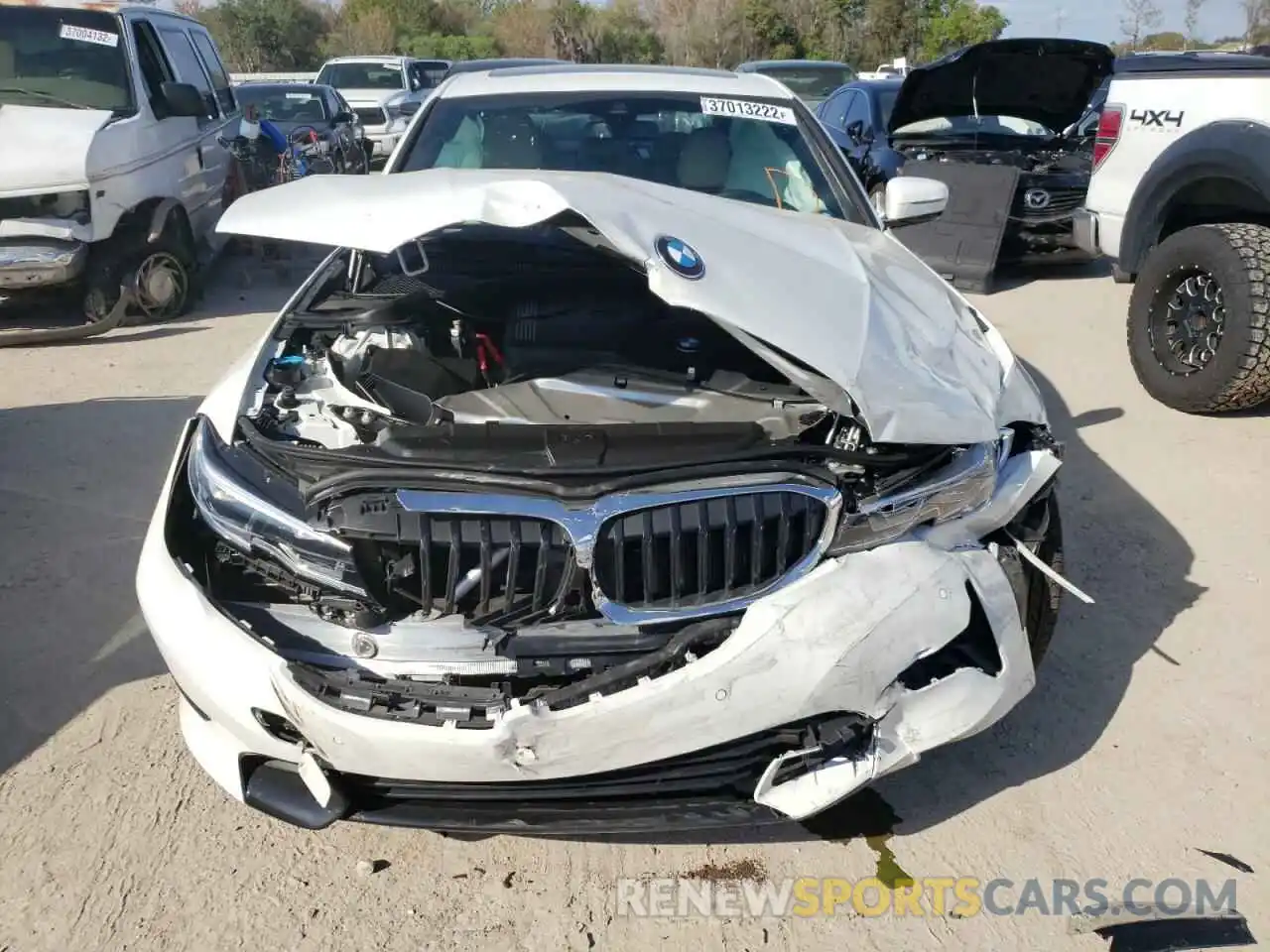 9 Photograph of a damaged car 3MW5R1J03M8B93267 BMW 3 SERIES 2021