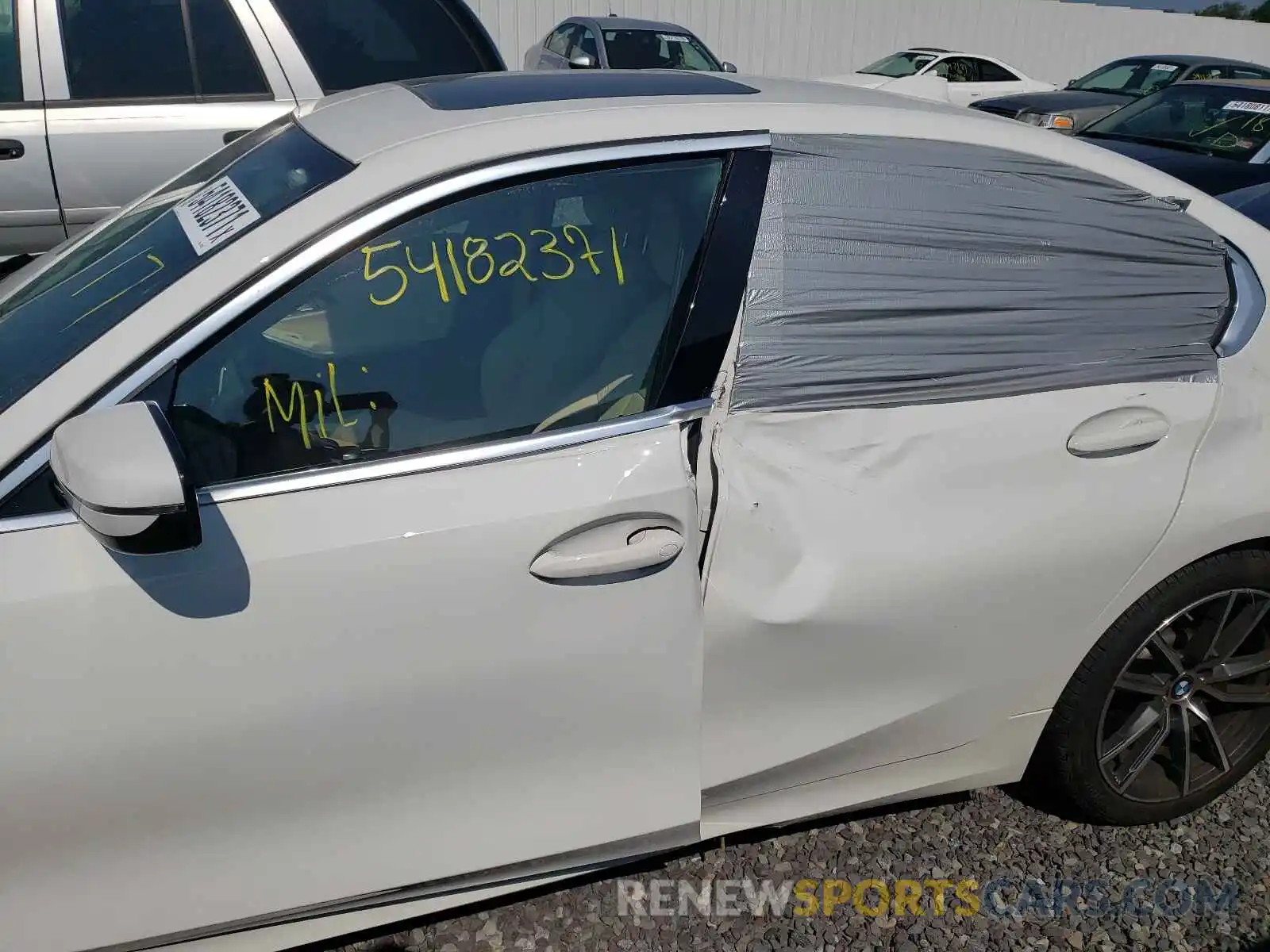 9 Photograph of a damaged car 3MW5R1J04M8B81225 BMW 3 SERIES 2021