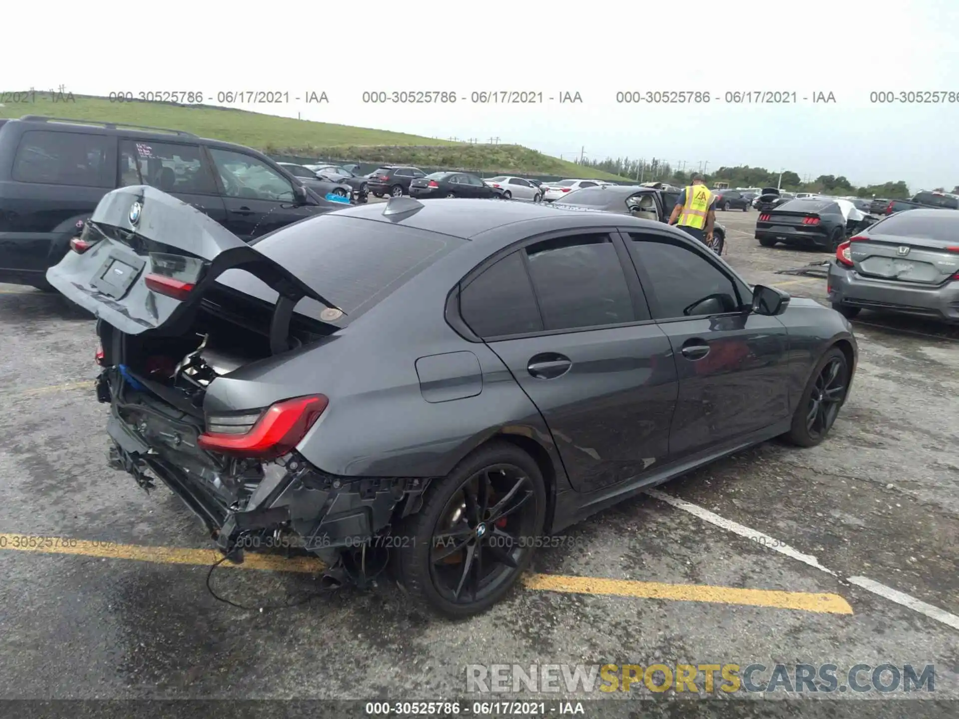 4 Photograph of a damaged car 3MW5R1J05M8B81458 BMW 3 SERIES 2021