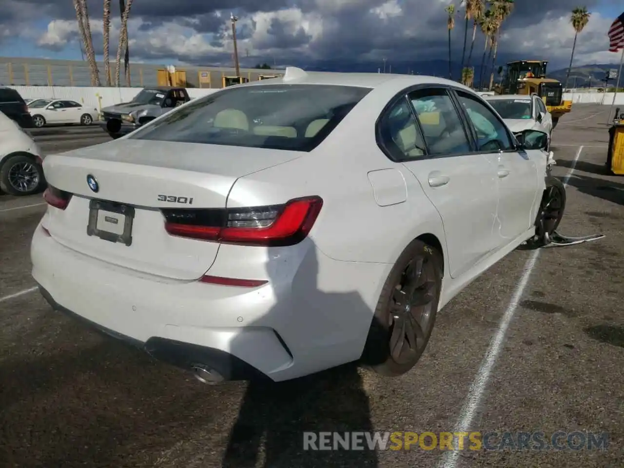 4 Photograph of a damaged car 3MW5R1J06M8B83218 BMW 3 SERIES 2021