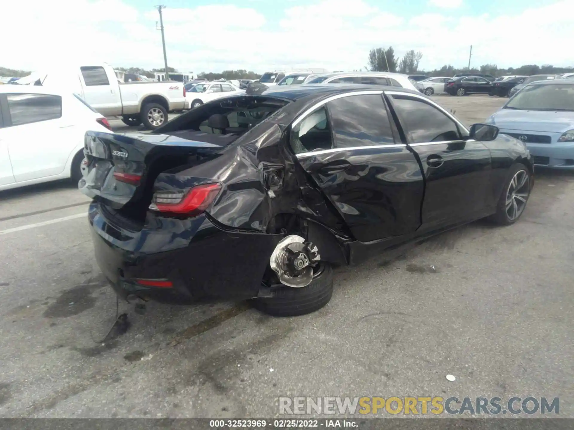 4 Photograph of a damaged car 3MW5R1J06M8C14886 BMW 3 SERIES 2021