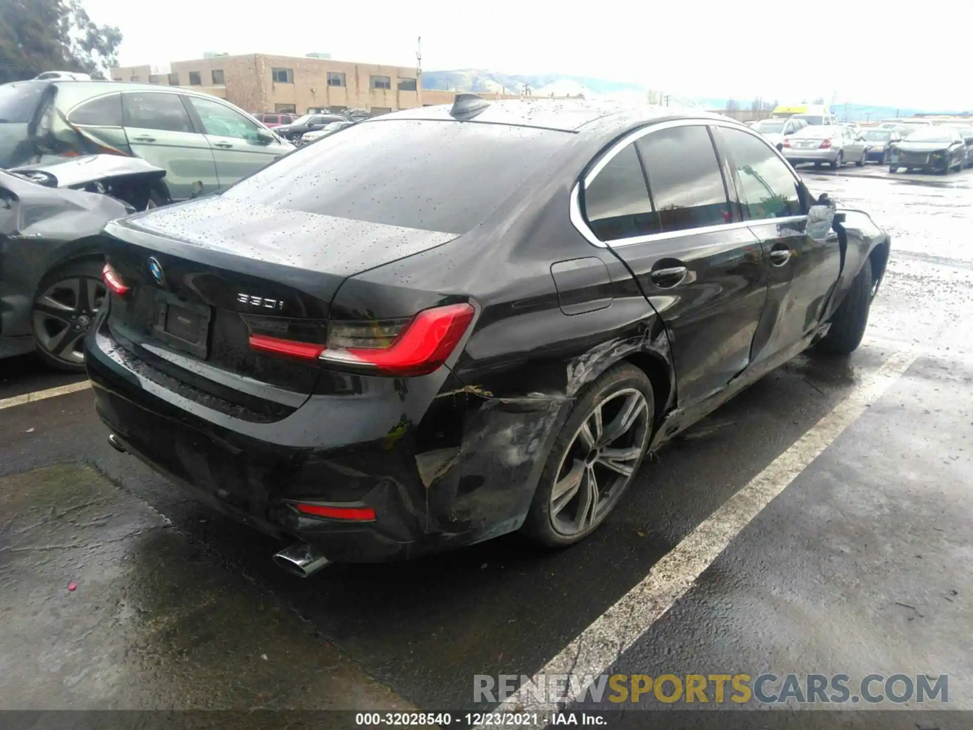 4 Photograph of a damaged car 3MW5R1J07M8B61468 BMW 3 SERIES 2021