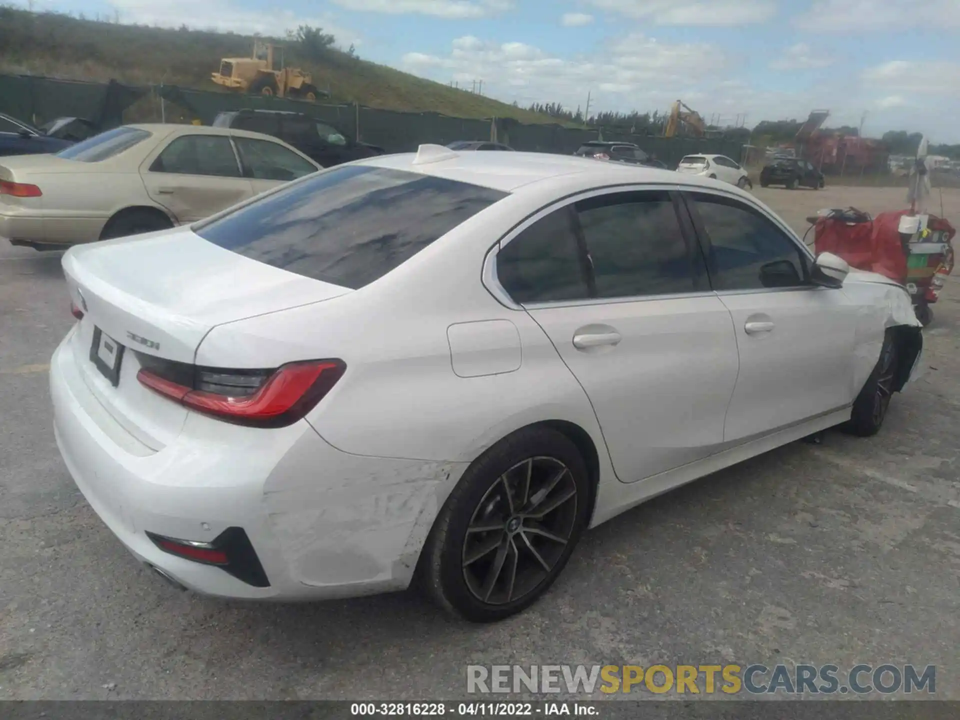 4 Photograph of a damaged car 3MW5R1J07M8C00981 BMW 3 SERIES 2021