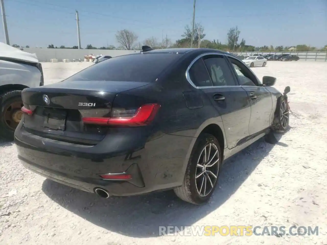 4 Photograph of a damaged car 3MW5R1J07M8C07977 BMW 3 SERIES 2021