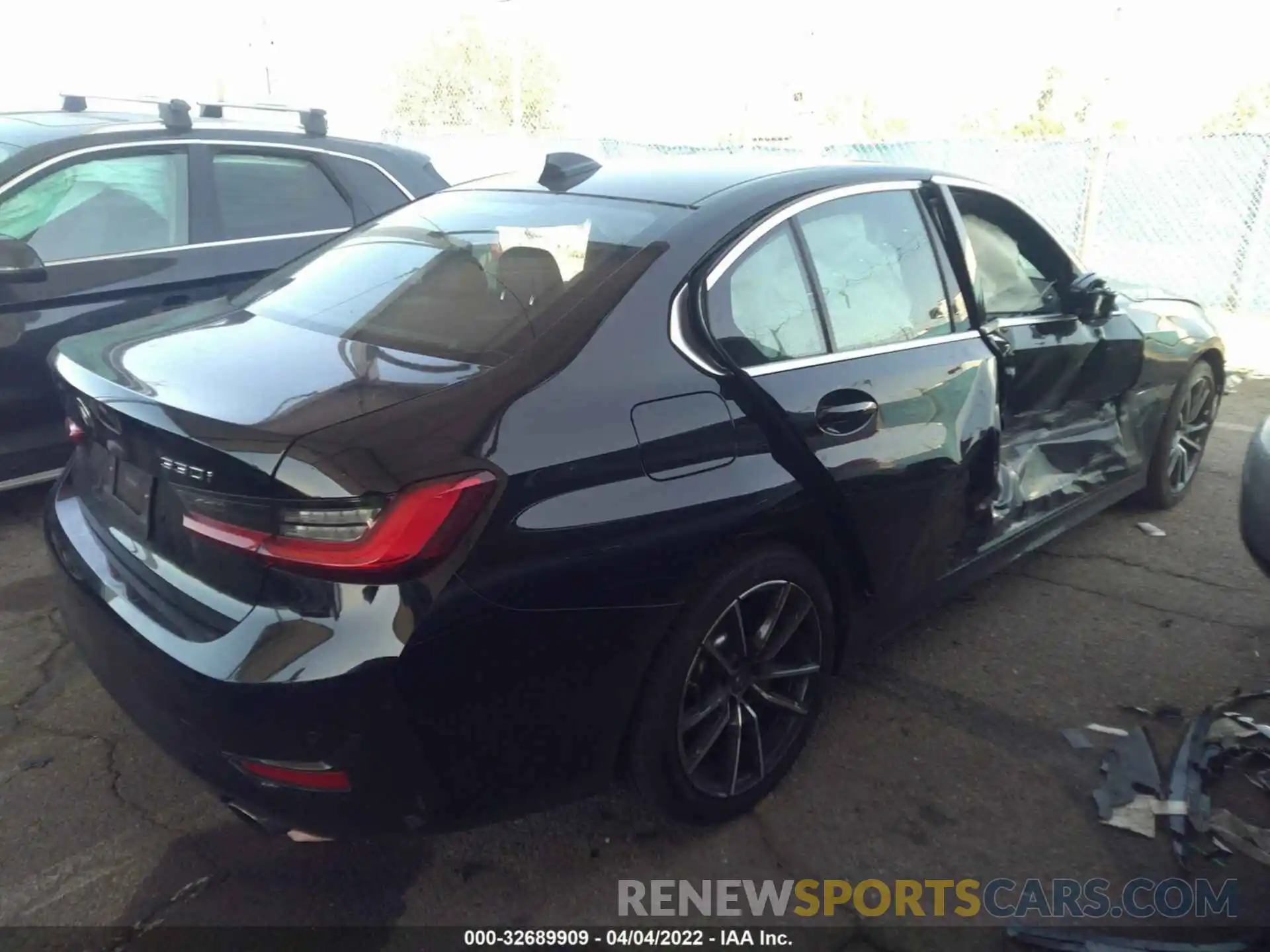 4 Photograph of a damaged car 3MW5R1J07M8C18719 BMW 3 SERIES 2021