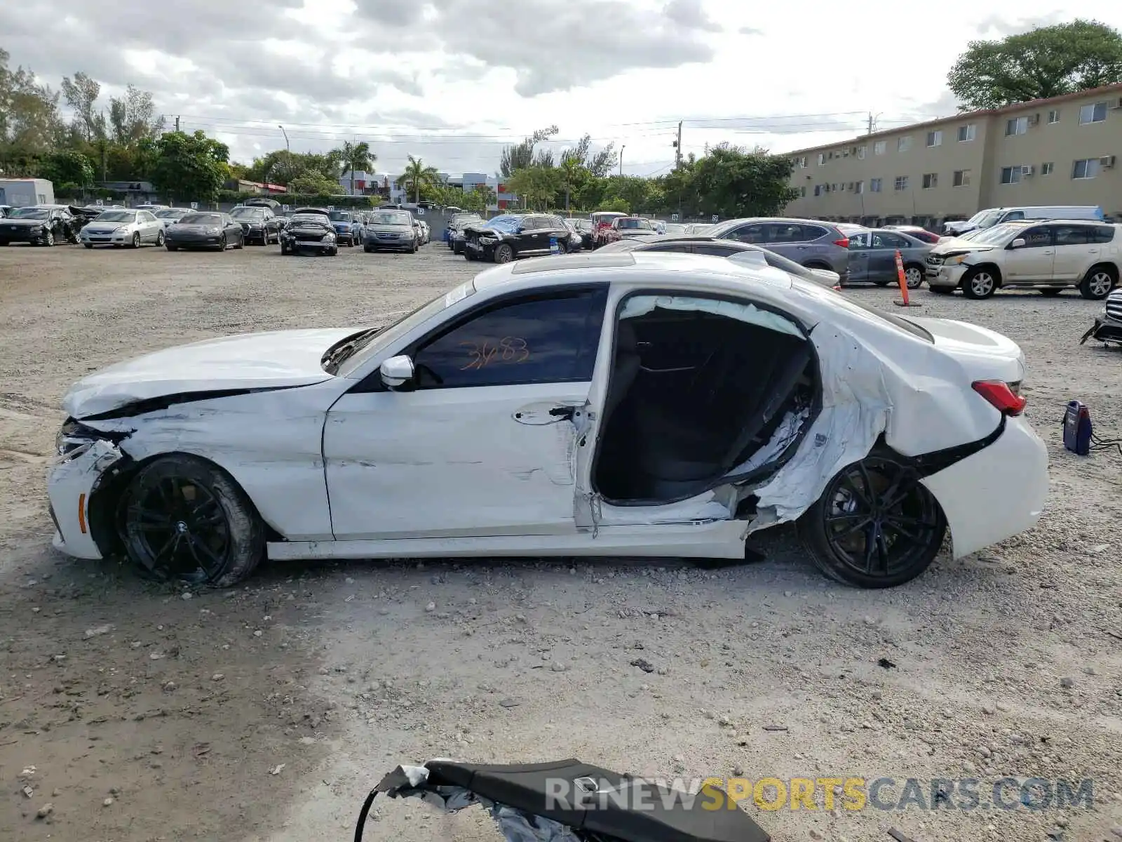 9 Photograph of a damaged car 3MW5R1J08M8B66601 BMW 3 SERIES 2021