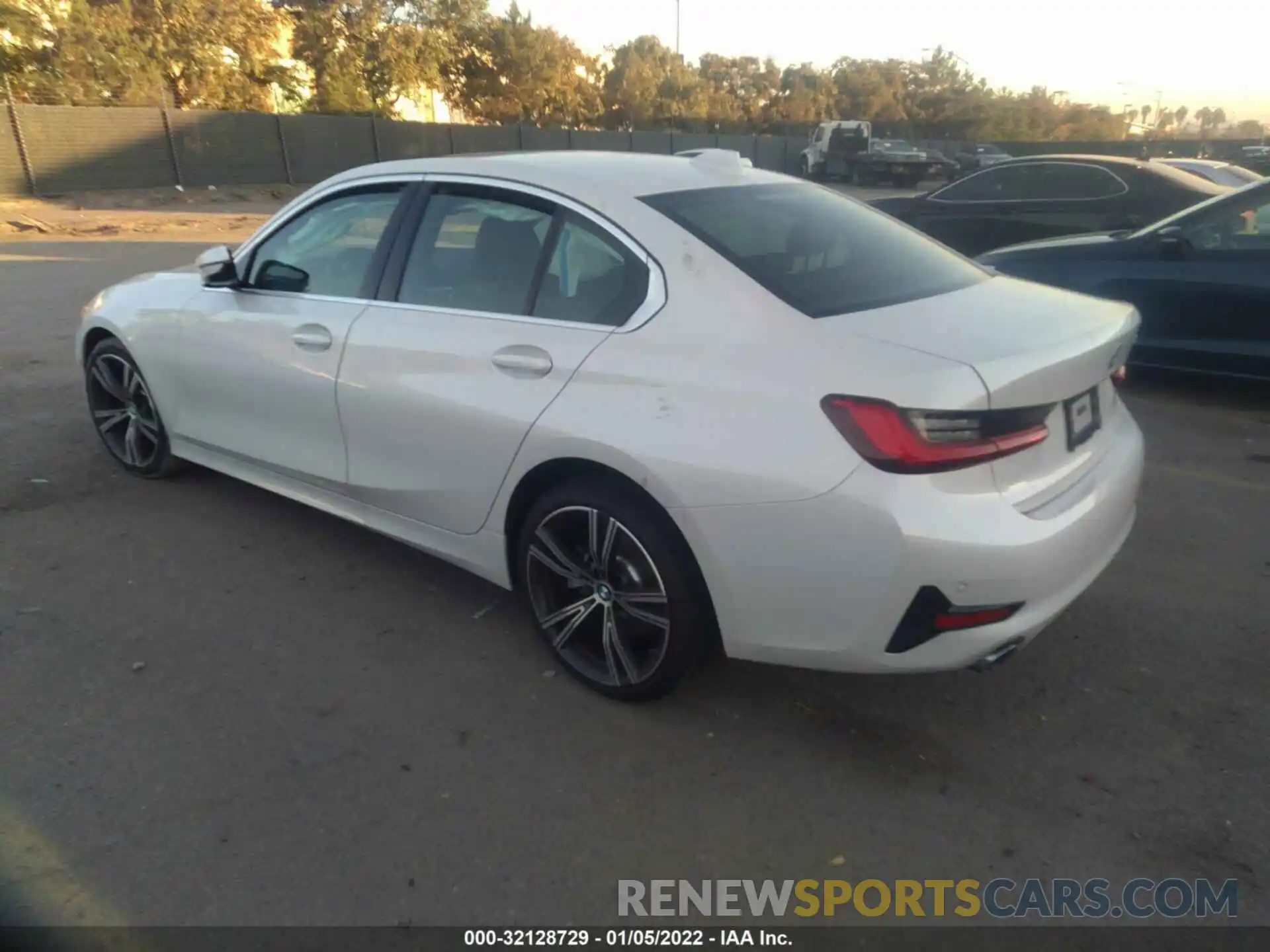 3 Photograph of a damaged car 3MW5R1J08M8C13738 BMW 3 SERIES 2021