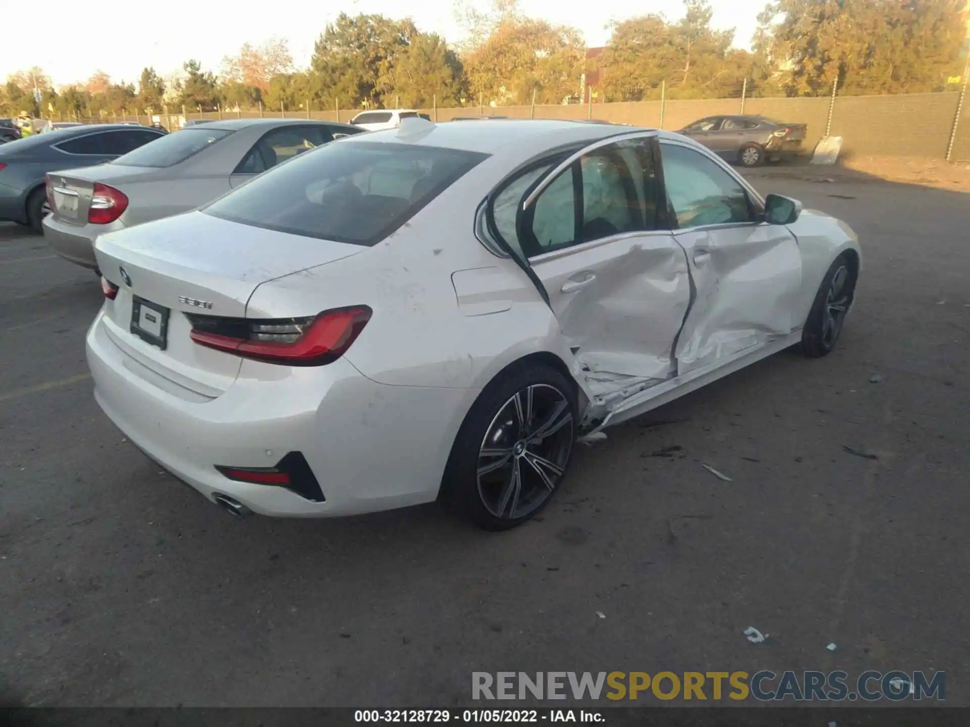 4 Photograph of a damaged car 3MW5R1J08M8C13738 BMW 3 SERIES 2021