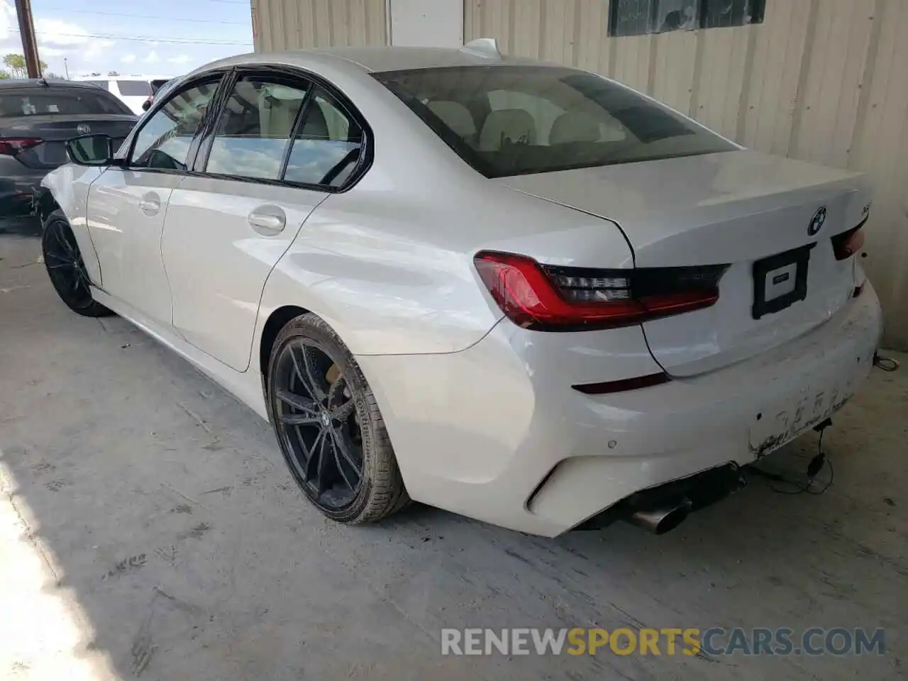 3 Photograph of a damaged car 3MW5R1J0XM8B81195 BMW 3 SERIES 2021