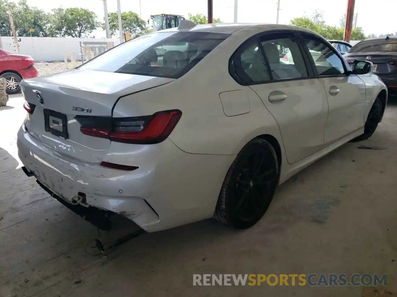 4 Photograph of a damaged car 3MW5R1J0XM8B81195 BMW 3 SERIES 2021