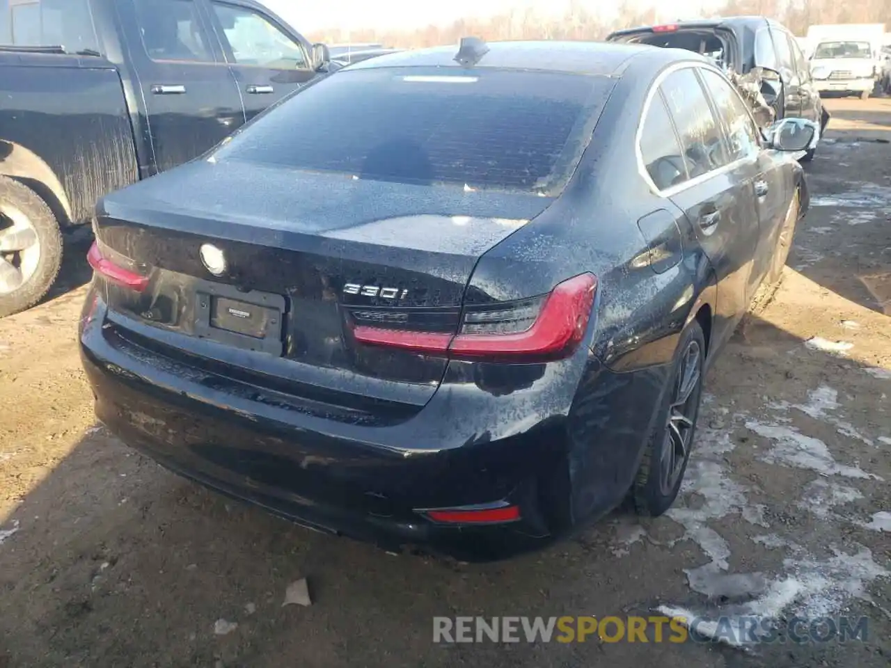 4 Photograph of a damaged car 3MW5R1J0XM8B81228 BMW 3 SERIES 2021