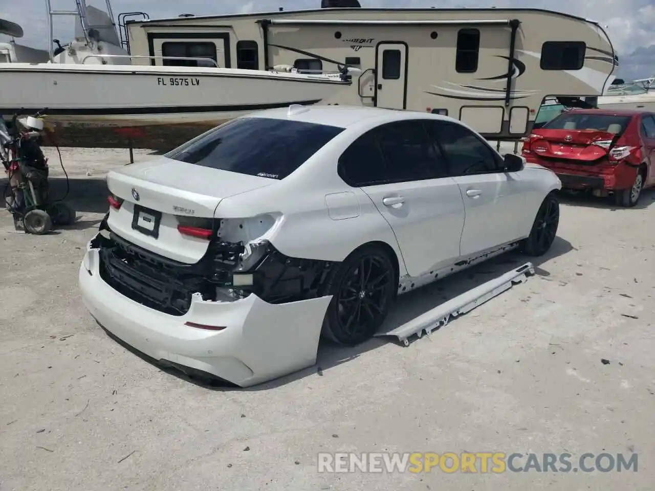 4 Photograph of a damaged car 3MW5R1J0XM8C13837 BMW 3 SERIES 2021