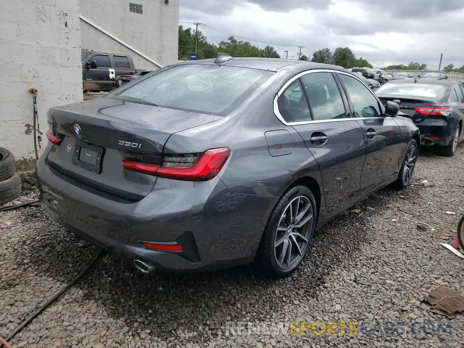 4 Photograph of a damaged car 3MW5R7J00M8B72637 BMW 3 SERIES 2021