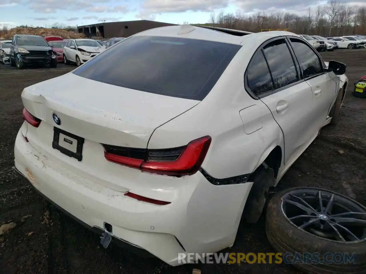 4 Photograph of a damaged car 3MW5R7J01M8B56138 BMW 3 SERIES 2021