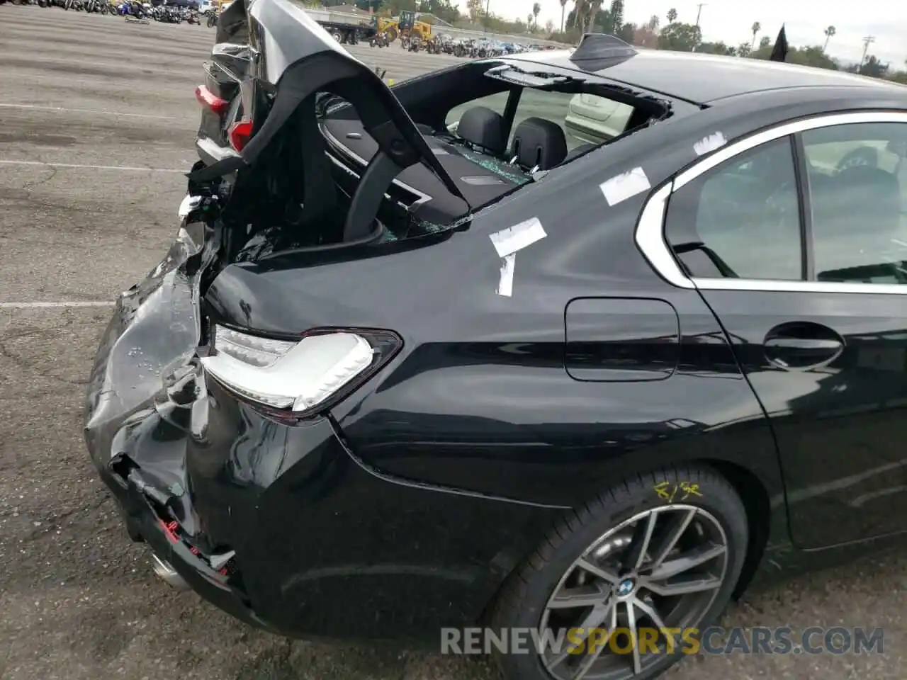 9 Photograph of a damaged car 3MW5R7J01M8C17892 BMW 3 SERIES 2021