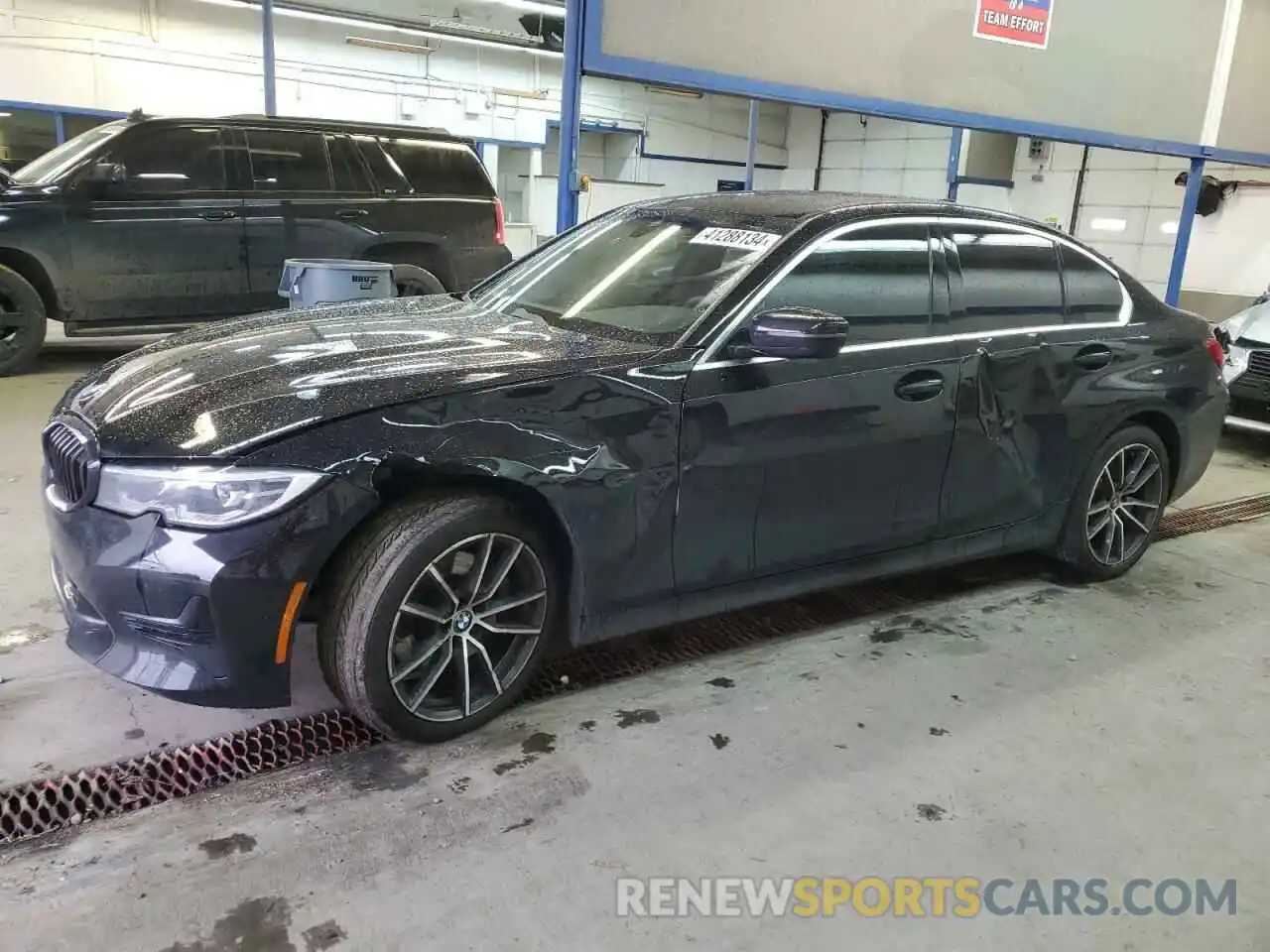 1 Photograph of a damaged car 3MW5R7J01M8C18833 BMW 3 SERIES 2021