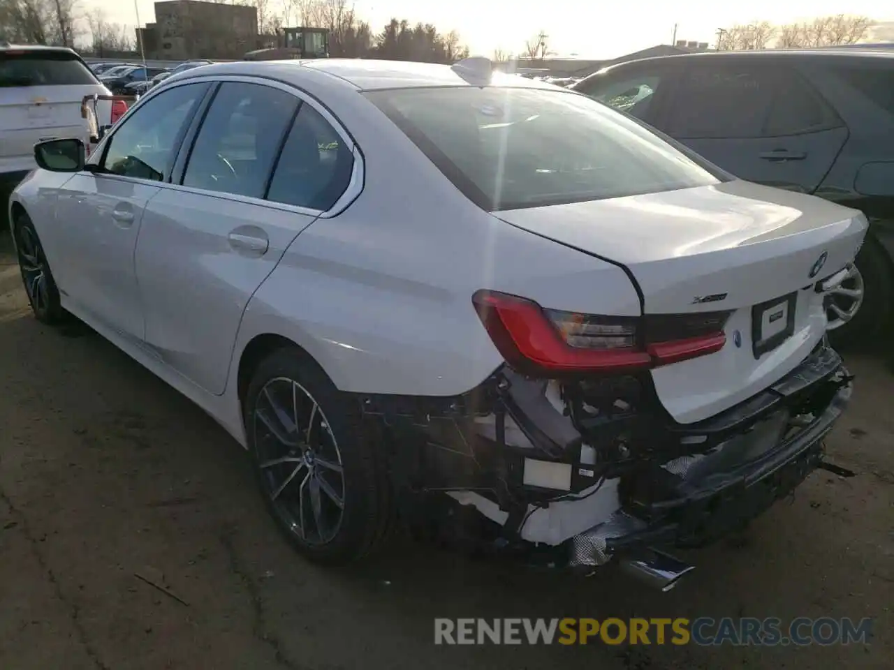 3 Photograph of a damaged car 3MW5R7J05M8B79115 BMW 3 SERIES 2021