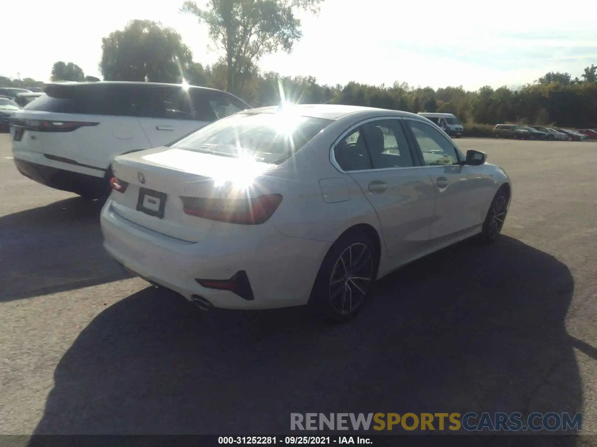 4 Photograph of a damaged car 3MW5R7J06M8B70228 BMW 3 SERIES 2021