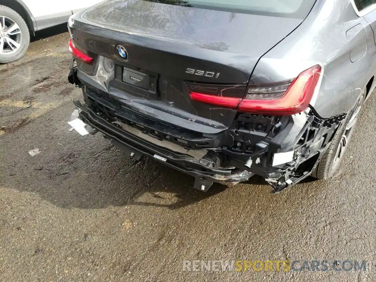 9 Photograph of a damaged car 3MW5R7J06M8C08170 BMW 3 SERIES 2021