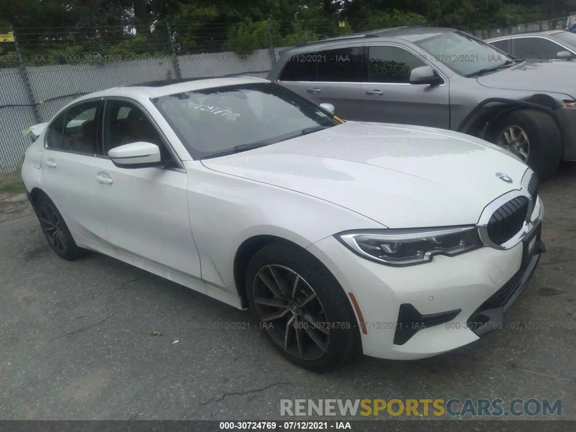 1 Photograph of a damaged car 3MW5R7J07M8B93663 BMW 3 SERIES 2021