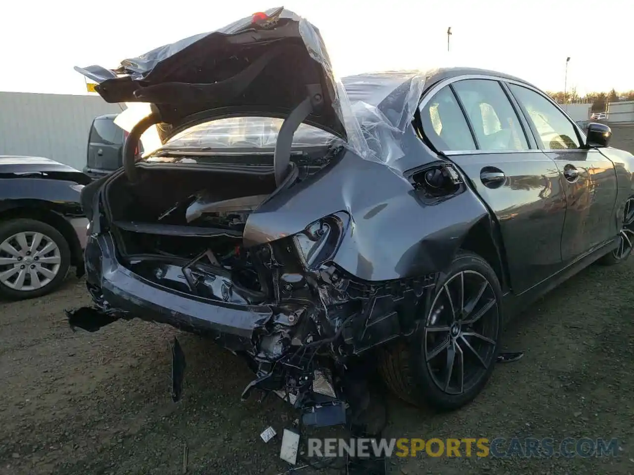 9 Photograph of a damaged car 3MW5R7J08M8B92747 BMW 3 SERIES 2021