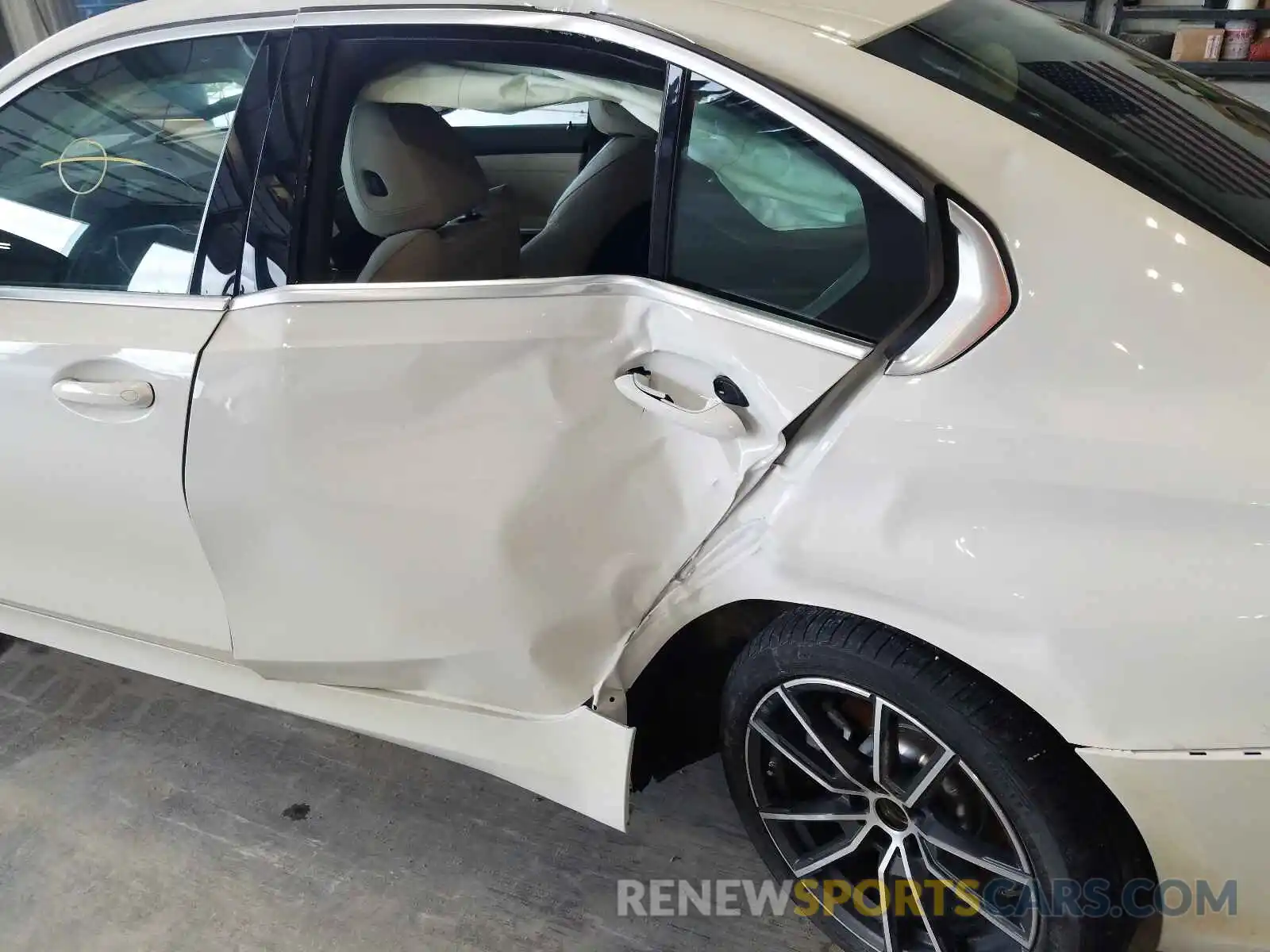 9 Photograph of a damaged car 3MW5R7J08M8B92926 BMW 3 SERIES 2021