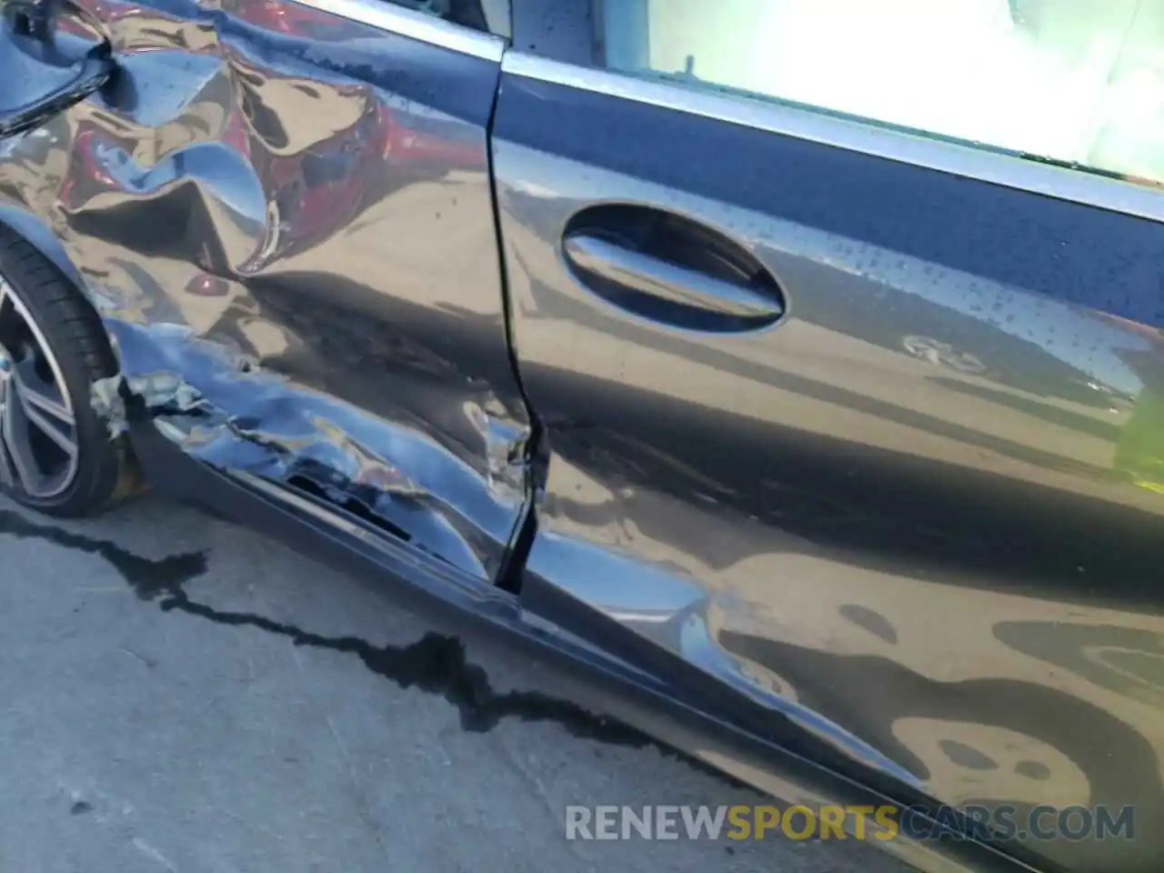 9 Photograph of a damaged car 3MW5R7J09M8C14304 BMW 3 SERIES 2021