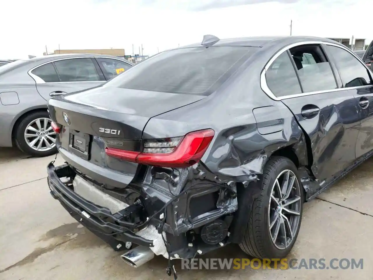 9 Photograph of a damaged car 3MW5R7J0XM8B58356 BMW 3 SERIES 2021