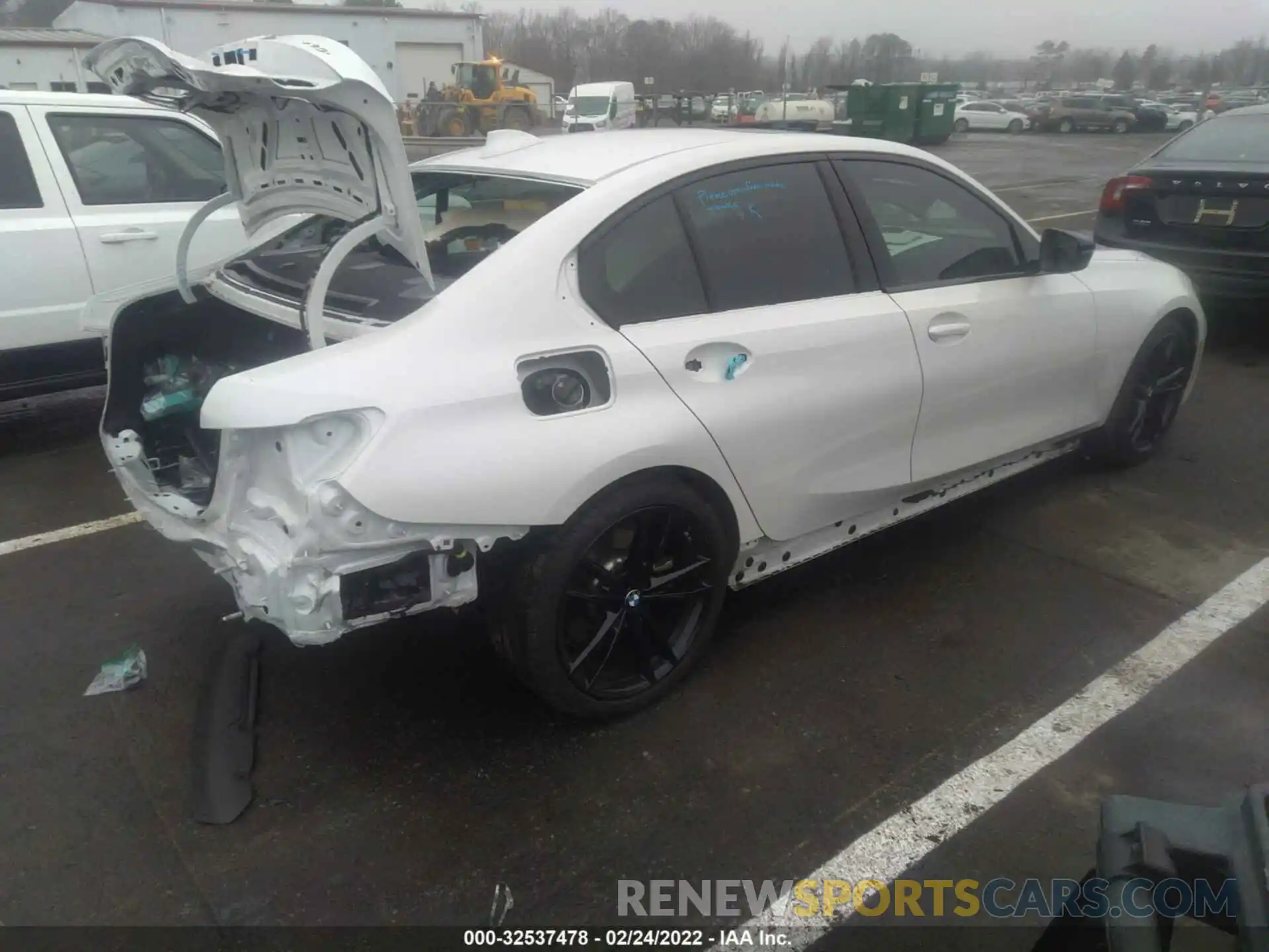 4 Photograph of a damaged car 3MW5R7J0XM8C01657 BMW 3 SERIES 2021